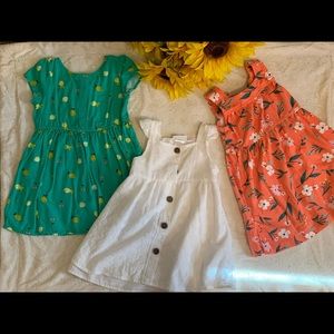 Girl dresses for the summer in good condition. From a pet and smoke house